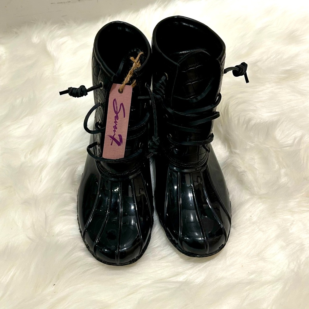 Seven- sout Hampton duck boot - size 7 - new with tags